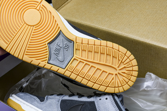 Nike SB Dunk Low HF3063-001