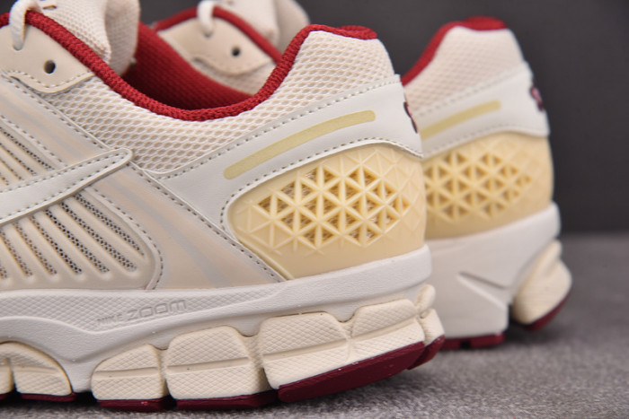 NK Zoom Vomero 5 Valentine