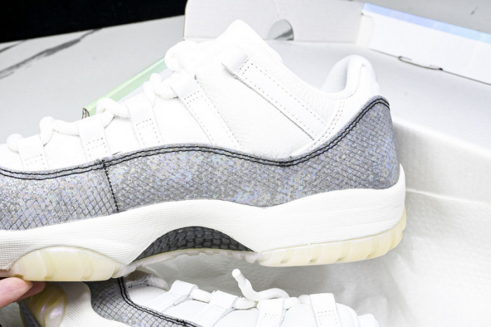 Air Jordan 11 Low HQ7000-001