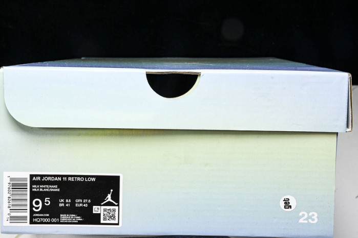Air Jordan 11 Low HQ7000-001