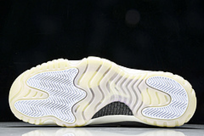 Air Jordan 11 Low HQ7000-001