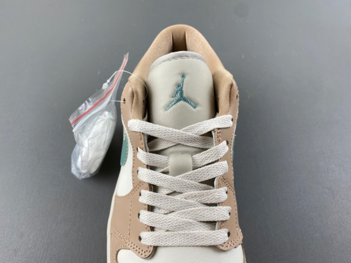 Air Jordan 1 Low DC0774-130
