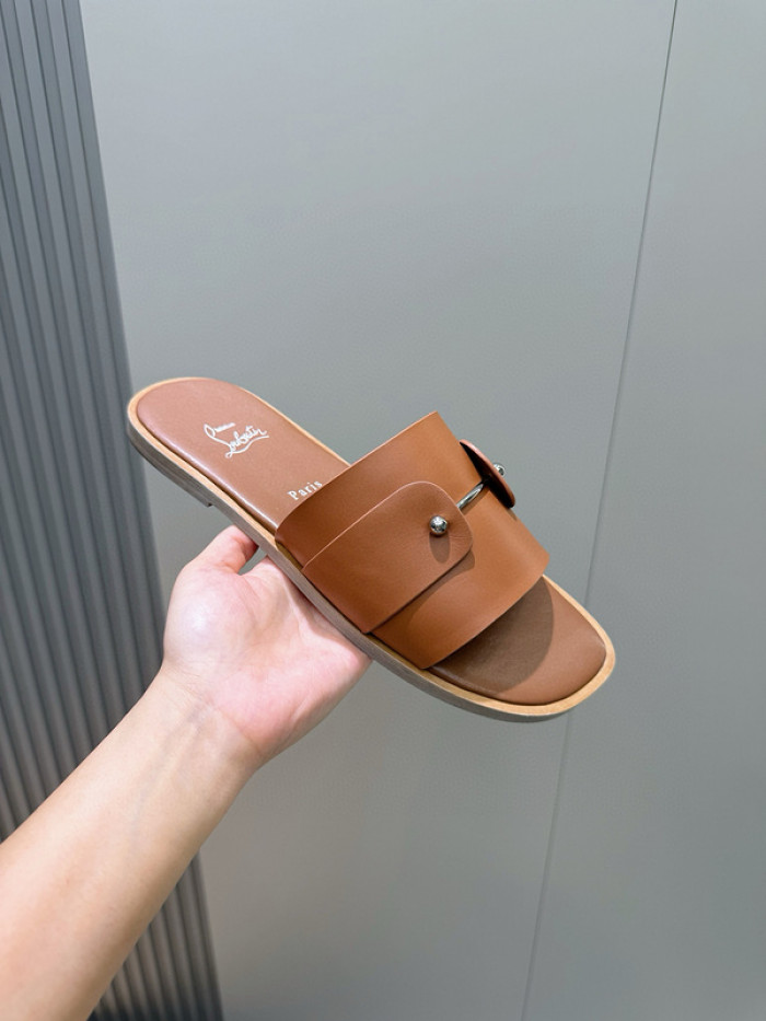 CL SLIPPERS
