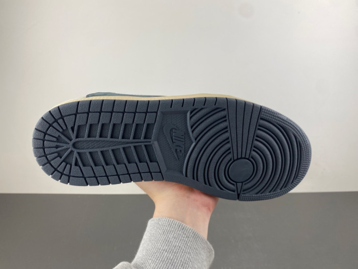 Travis Scott x Jordan Air Jordan 1 Low DZ4137-700